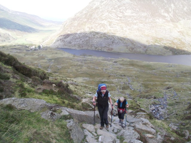The last steep bit to Cwm Bochlwyd, with Llyn (Lake) Ogwen below