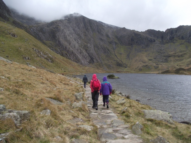 Rucksack testing – walking round the lake of Llyn Idwal