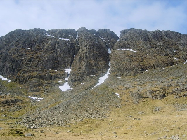 The cliffs of Great End, the end of the search task  © Michael Graham