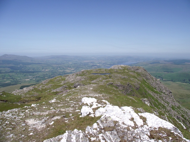 Quartz deposits near the summit of Aran Benllyn, looking back towards Llyn Pen Aran (centre)