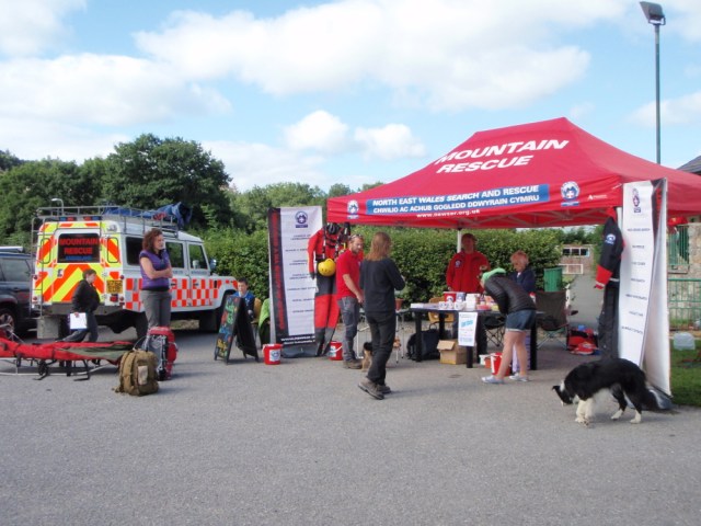 Setting up the NEWSAR display at the Corwen walking festival