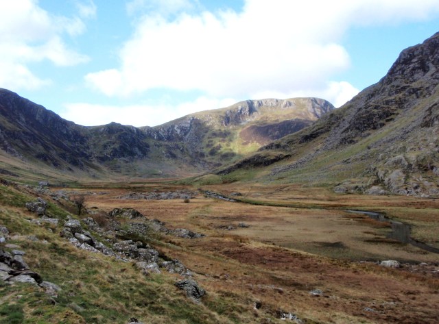 Heading into the valley of Cwm Eigiau, with Pen yr Helgi Du ahead