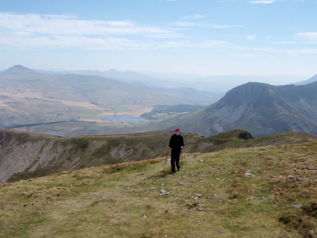 Further along the ridge with Yr Aran on the far left and Cnicht and the Moelwyns in the distance