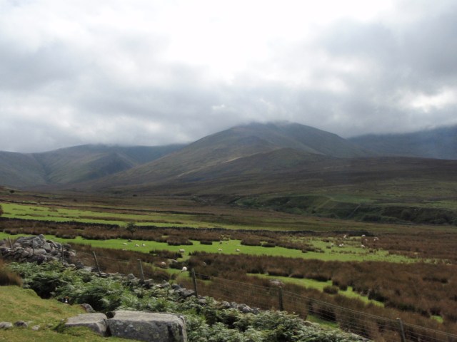 The northwest side of Yr Elen just after setting out – not looking promising ….