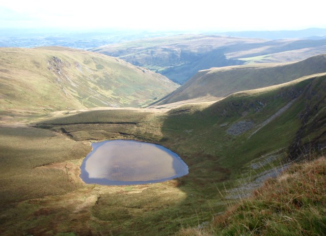 Llyn Lluncaws below, with the outward route beyond