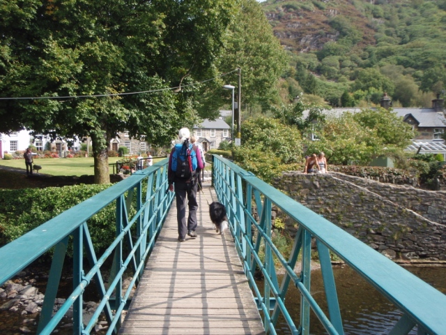 Down amongst the tourists in Beddgelert ….