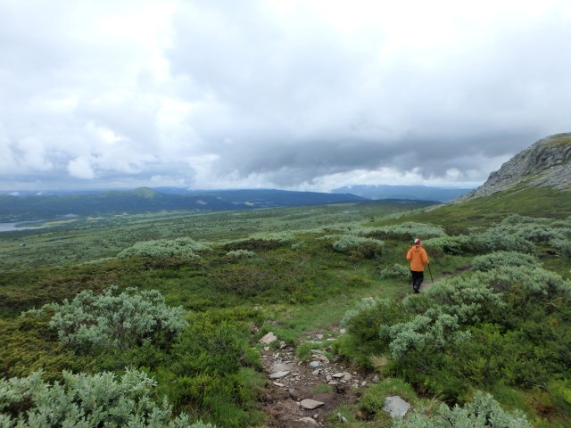 On the return leg below the cliffs of Skeikampen