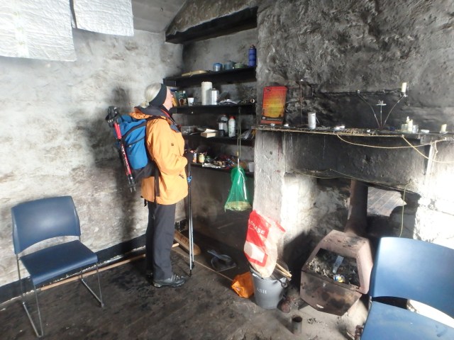 Chris just can’t resist a bit of tidying up!