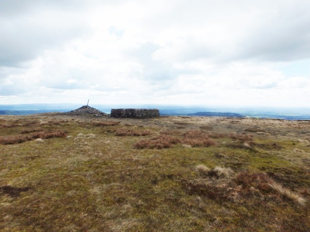 The cairn and shelter on the summit