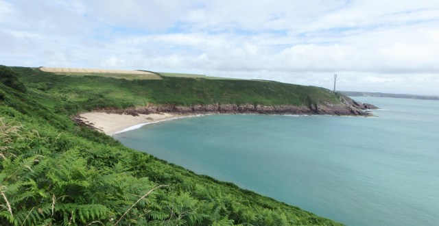 The sandy beach at Watwick Bay