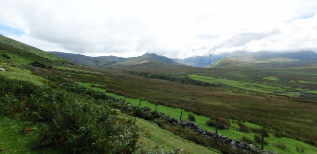 Setting off to Yr Elen from Gerlan – clouds on the tops