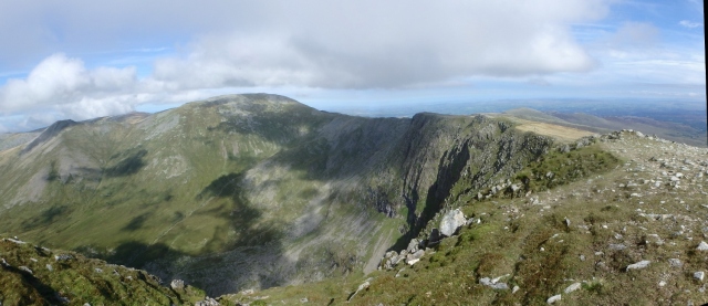 …. and looking back to Carnedd Llewelyn with the cliffs of Ysgolion Duon just right of centre